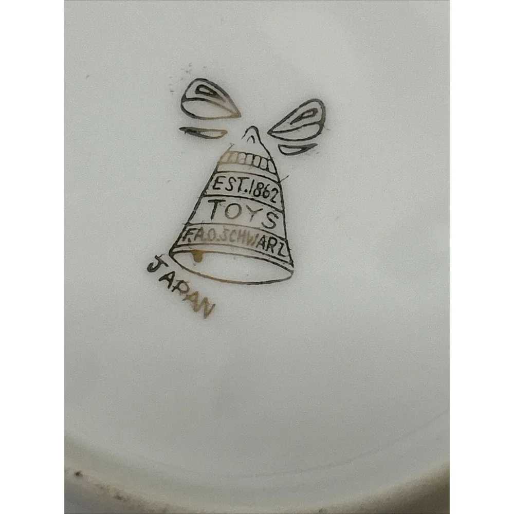 Vintage FAO Schwartz‎ Lot of 6 Children Size PLATES ONLY And Pitcher Display
